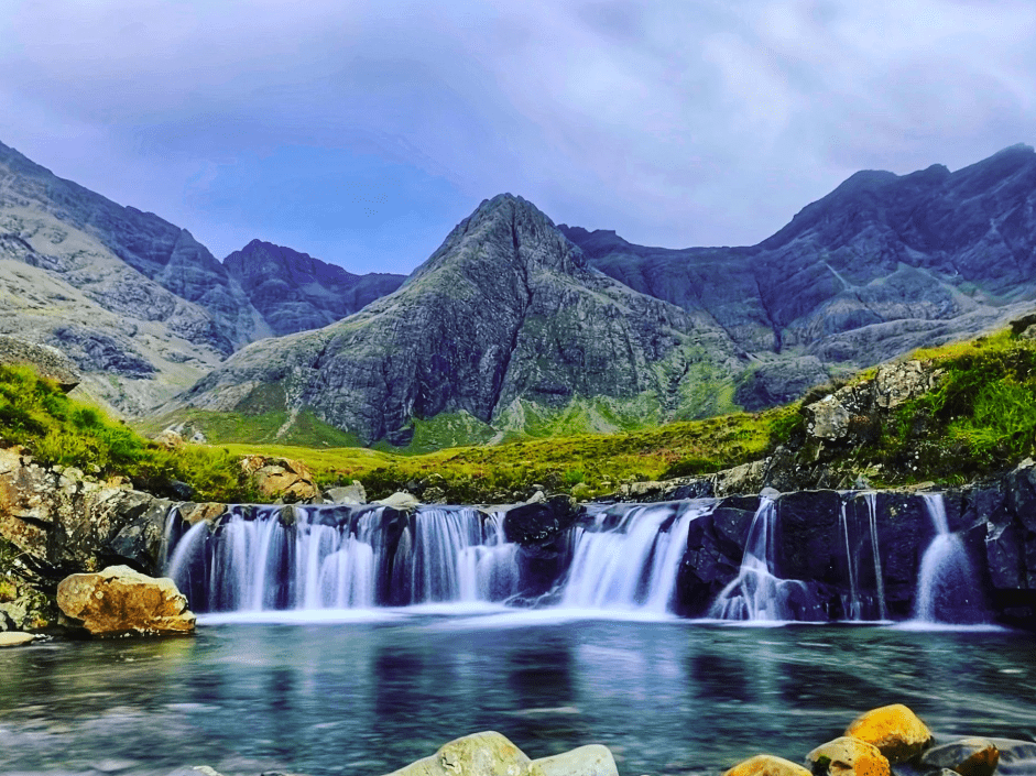 mountians and lakes in the outdoors